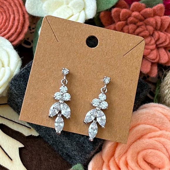 NWT Silver Diamond Drop Earrings - Picture 1 of 5